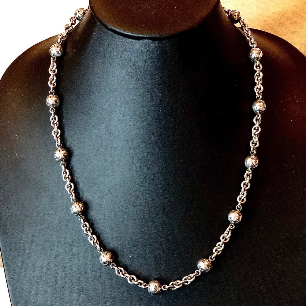 LOIS HILL Sterling Silver Cut Out Round Station and Rolo Link Toggle Necklace